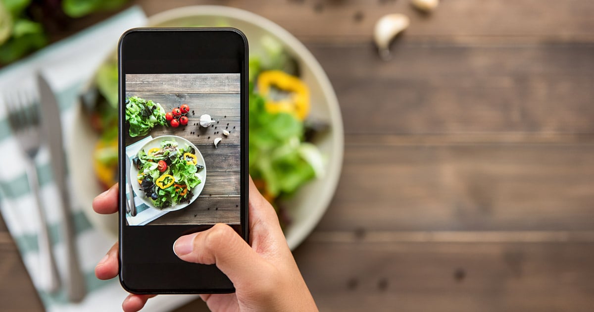 logging food on smartphone