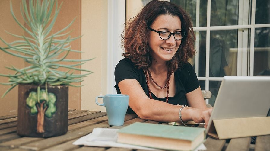 woman-outside-on-tablet